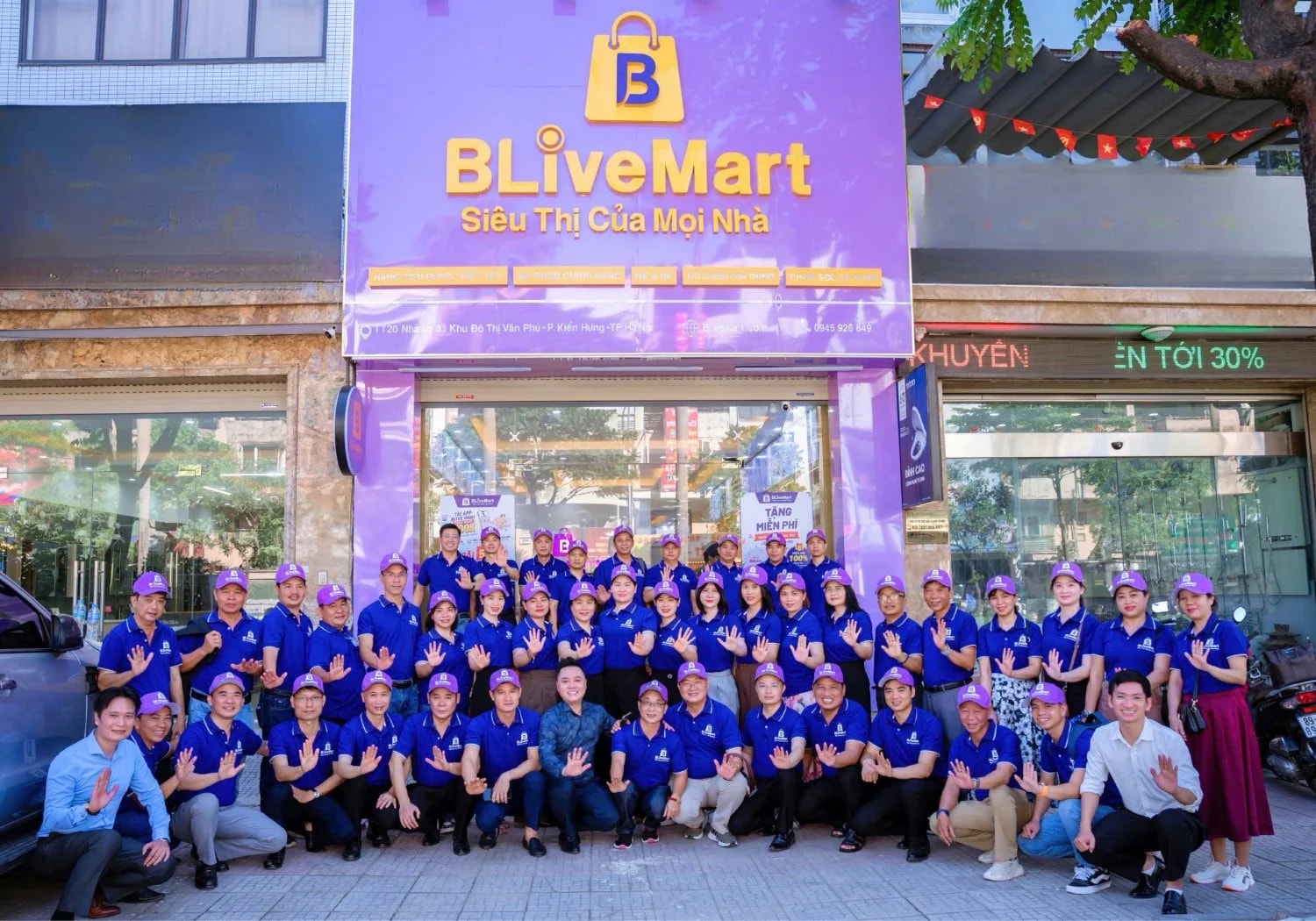 Giám đốc Khu vực Blive Mart ký kết bổ nhiệm tại Nhà máy Bell Đức